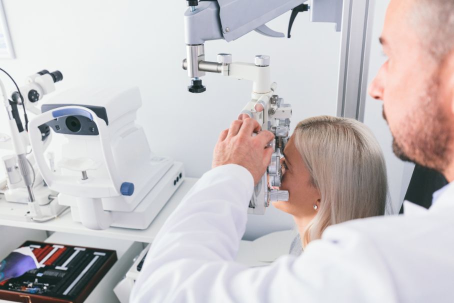 Ophthalmic Surgeon